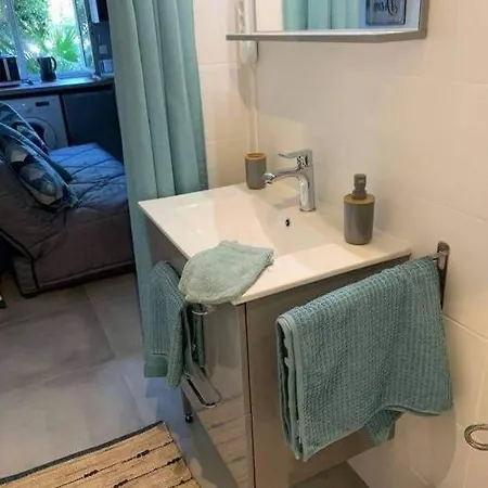 Studio Meuble 20 M2 Renove Hyères